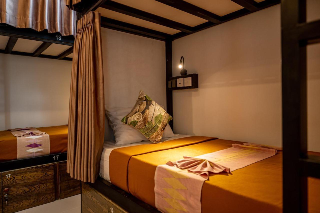 The Moon Hostel Batununggul Kültér fotó